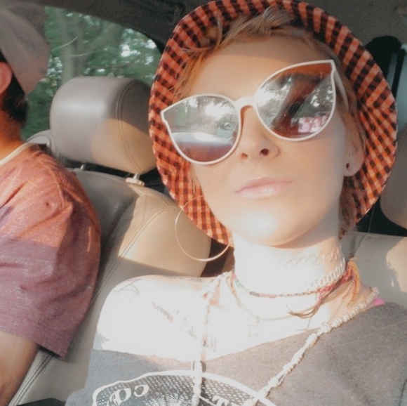 Meet your Posher, Allie - Picture 1 of 1